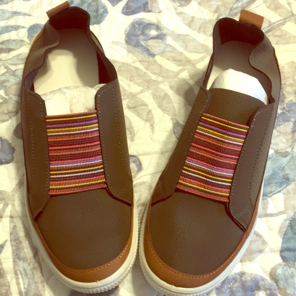 Slip on sneaker very light  comfortable